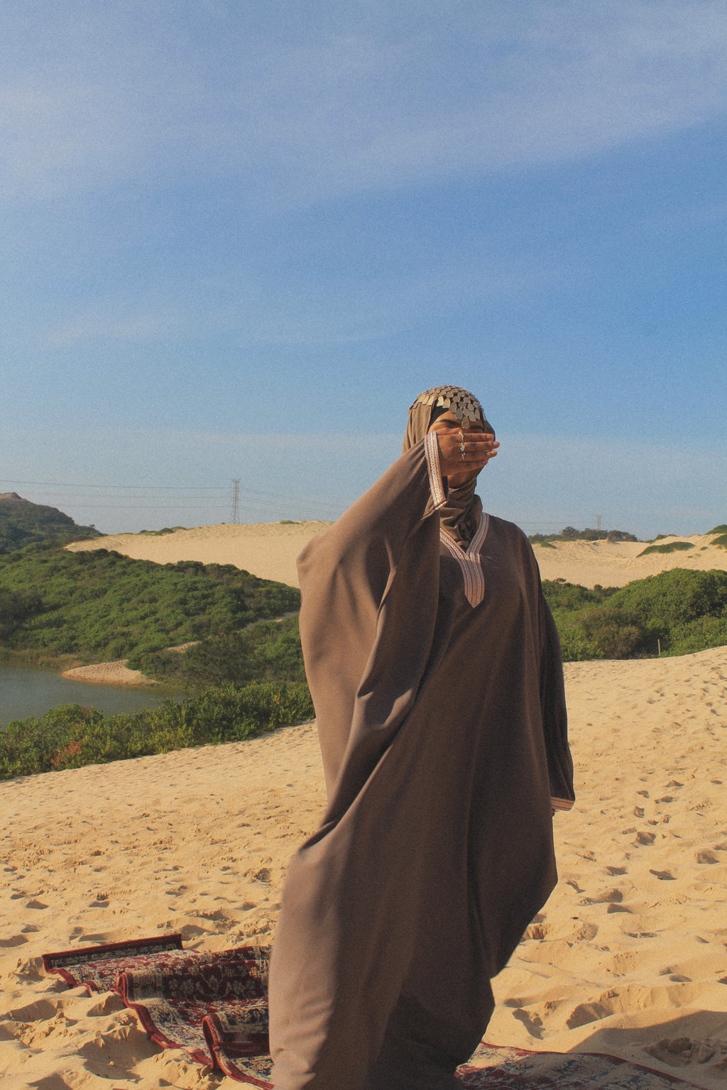 Bayan abaya dusk