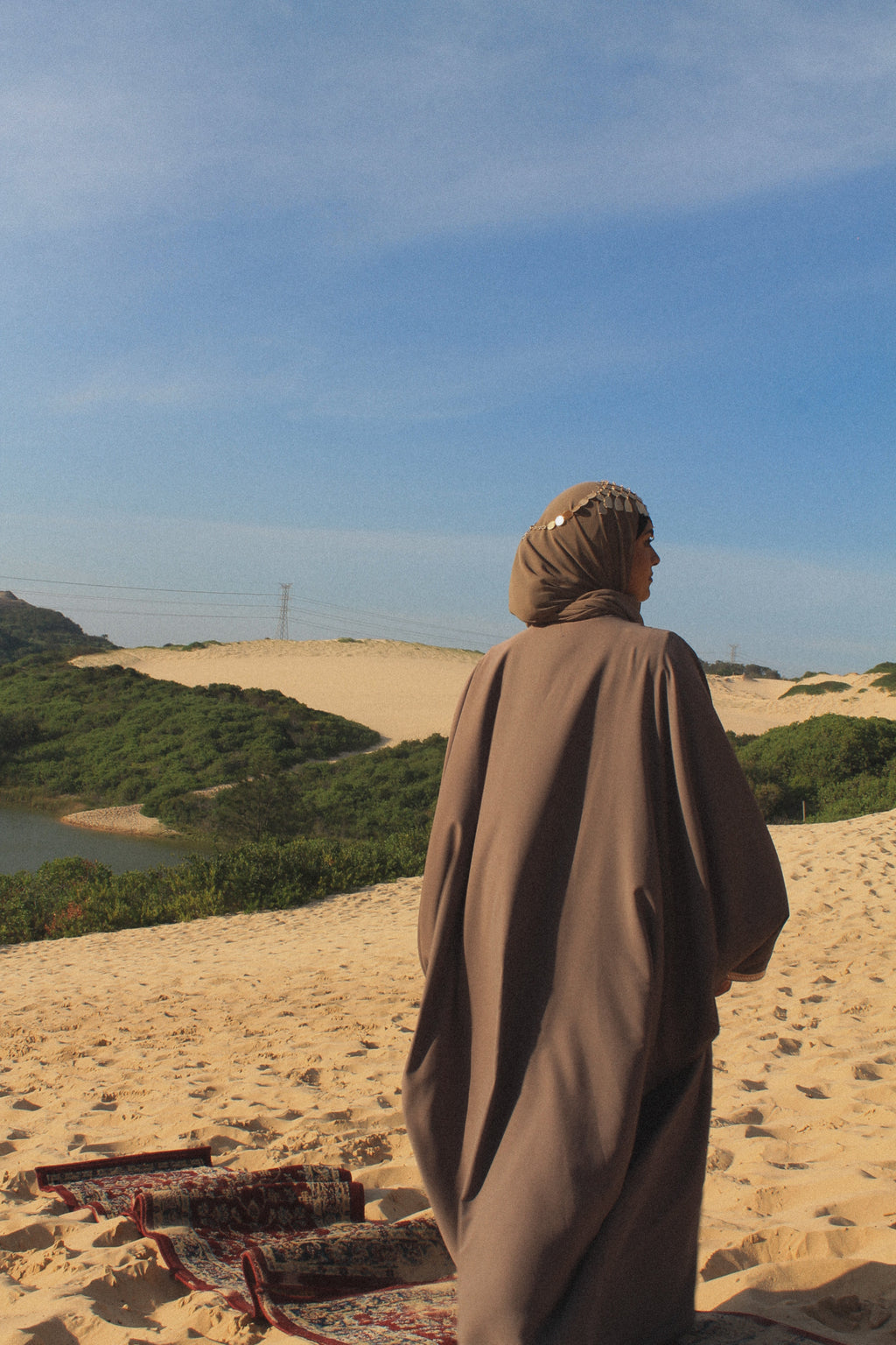 Bayan abaya dusk