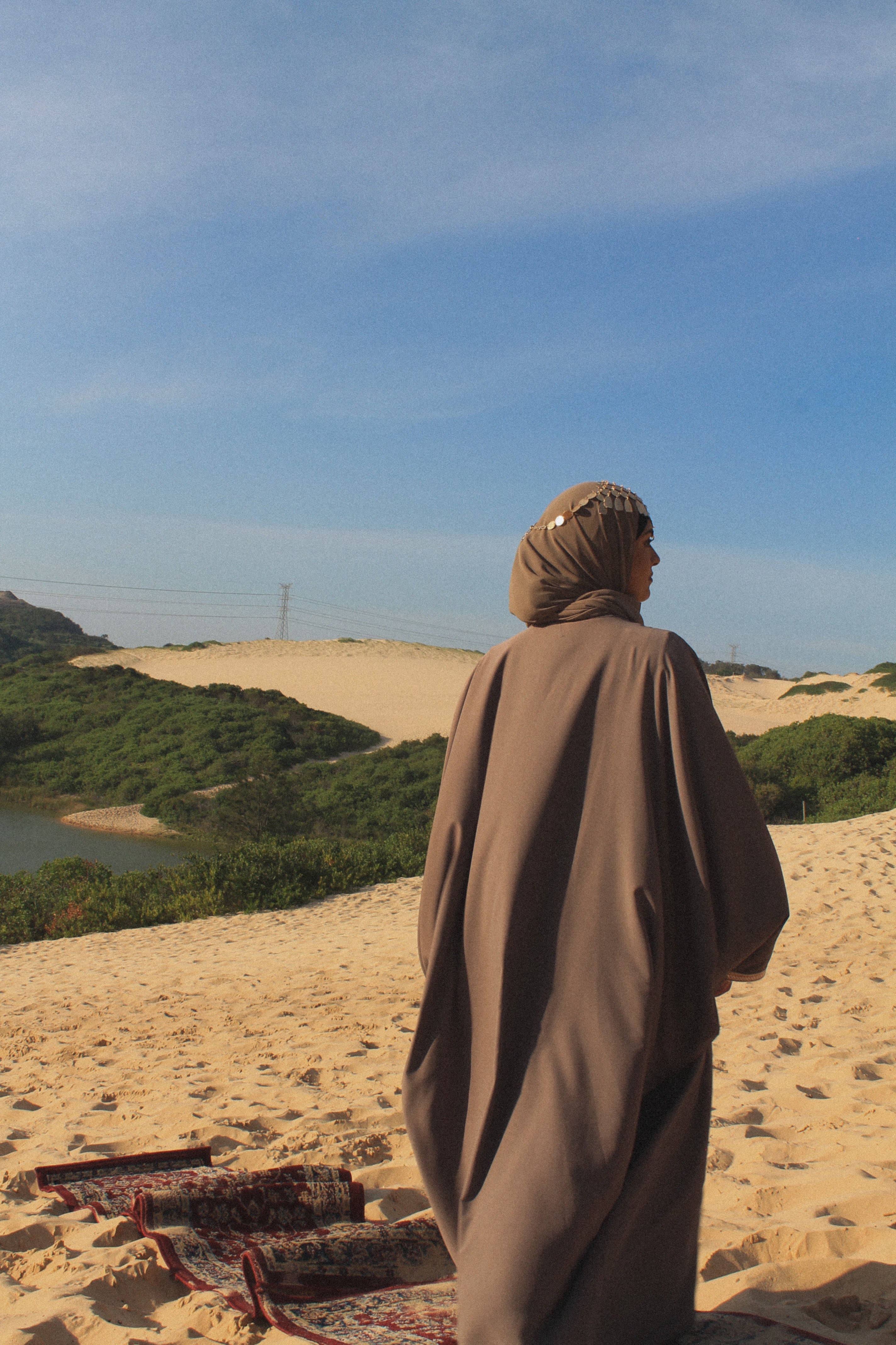 Bayan abaya dusk