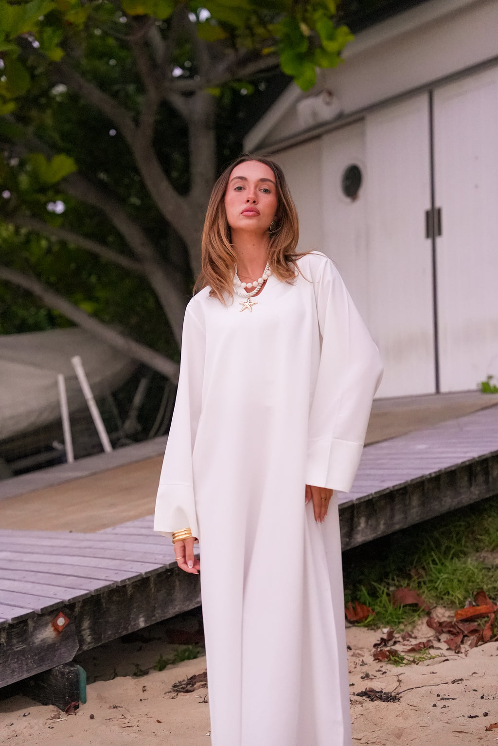 Wide sleeve collar abaya