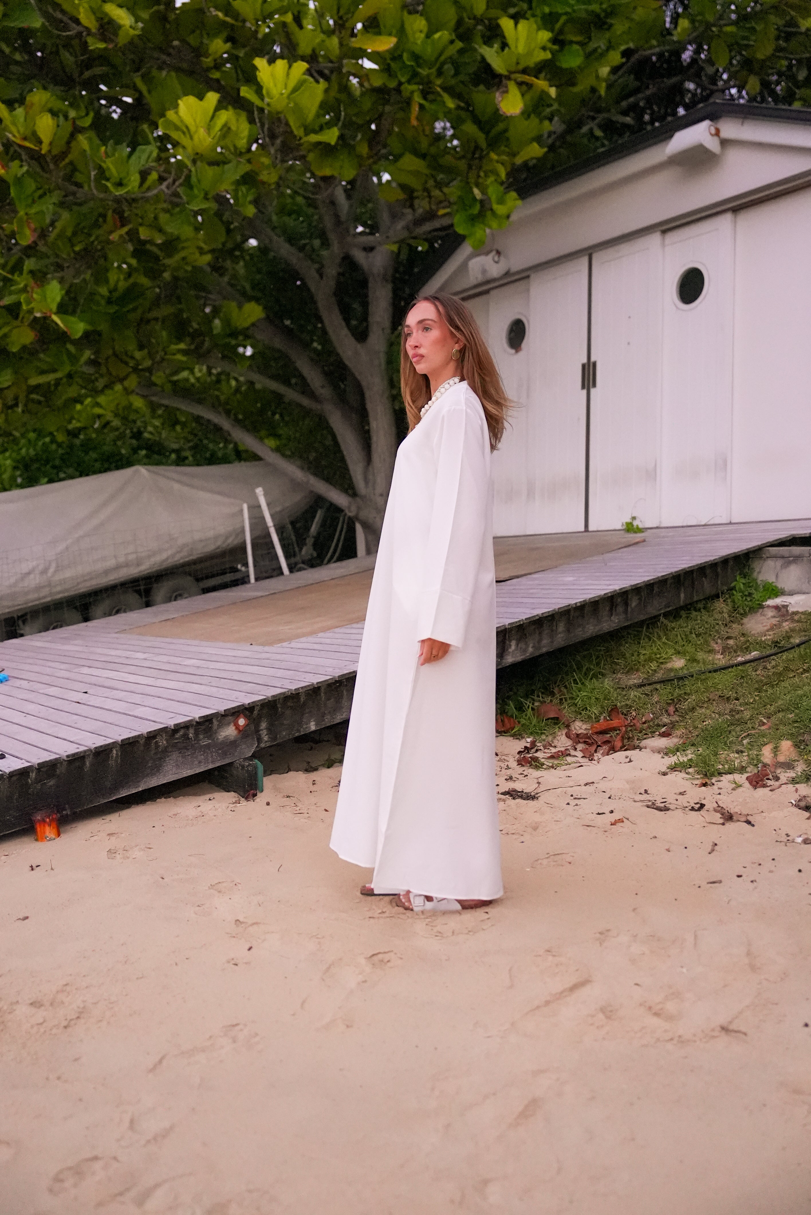 Wide sleeve collar abaya