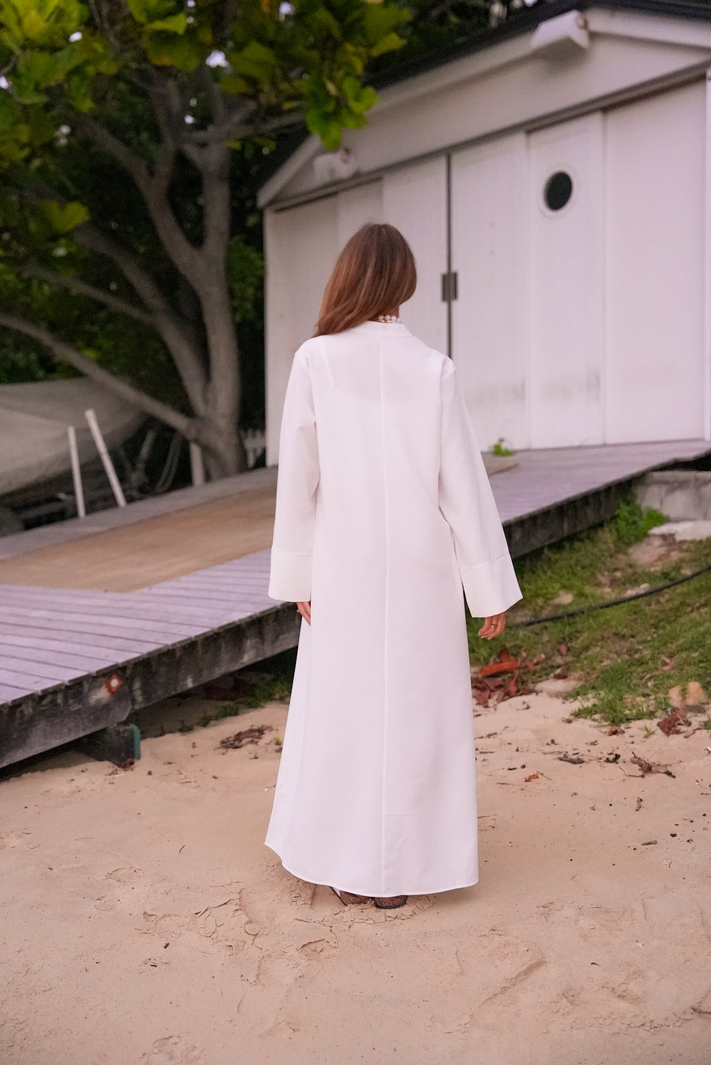 Wide sleeve collar abaya