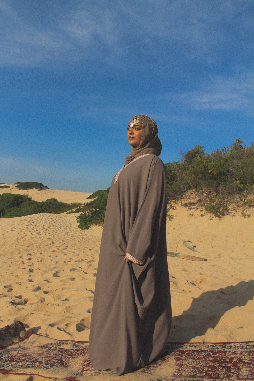 Bayan abaya dusk